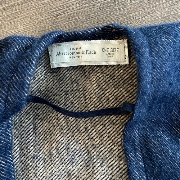 Abercrombie & Fitch Poncho - Picture 3 of 4